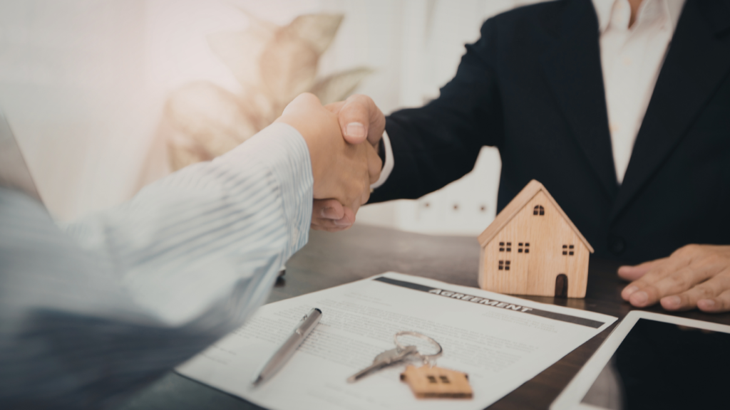 Client receiving timely real estate updates from a professional advisor